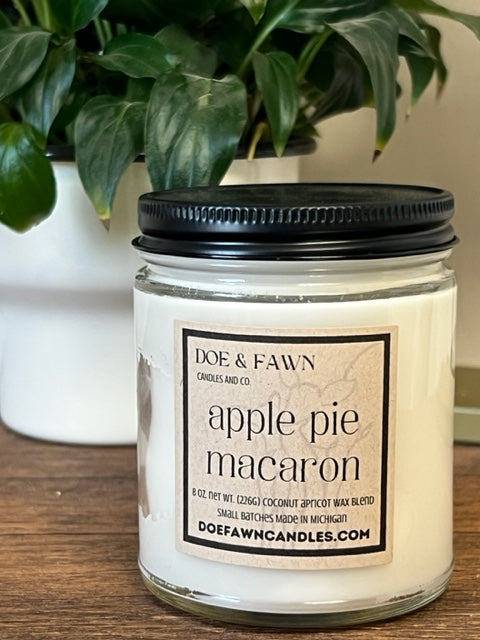 APPLE PIE MACARON / 8 oz. clear jar w/ black lid