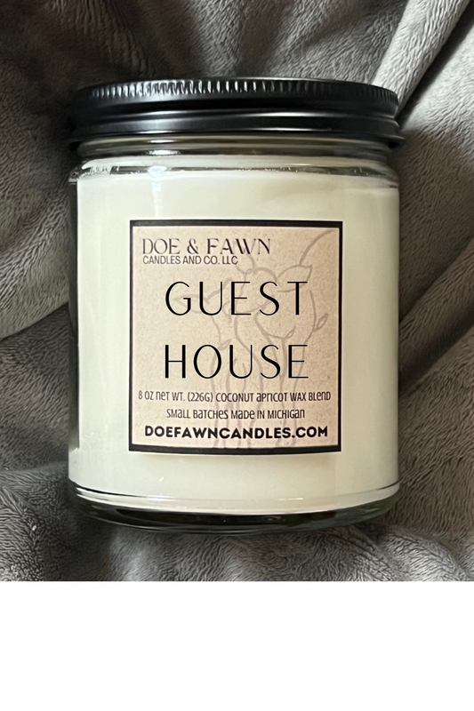GUEST HOUSE / 8 oz clear jar w/ crackling wood wick& black lid